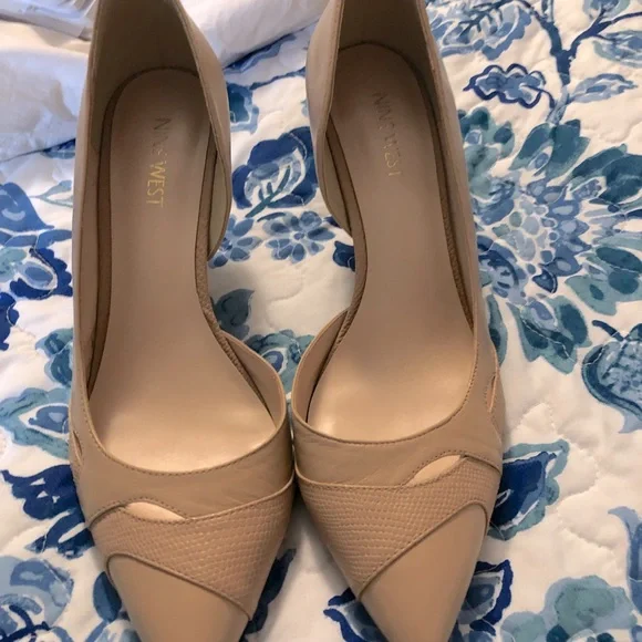 Nine West Light Natural Patent 3 inch High Heels GUC - Picture 3 of 10